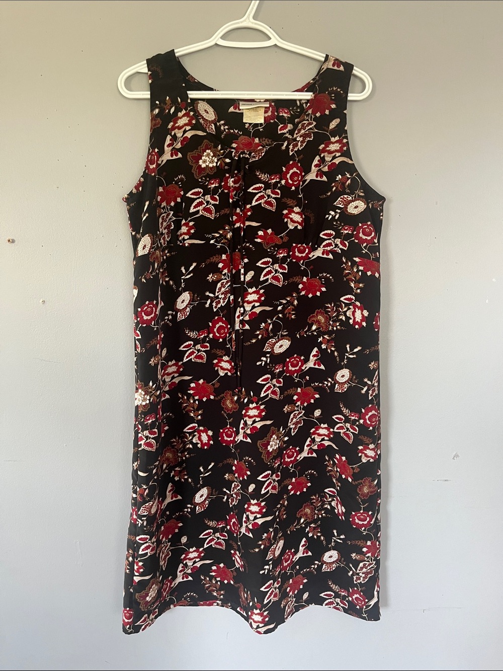 Premiere Collection Sleeveless Floral Midi Dress in Black and Red Large